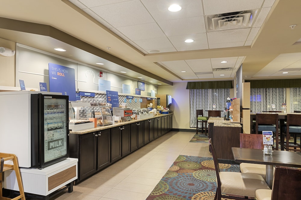 holiday inn express bloomington west by ihg