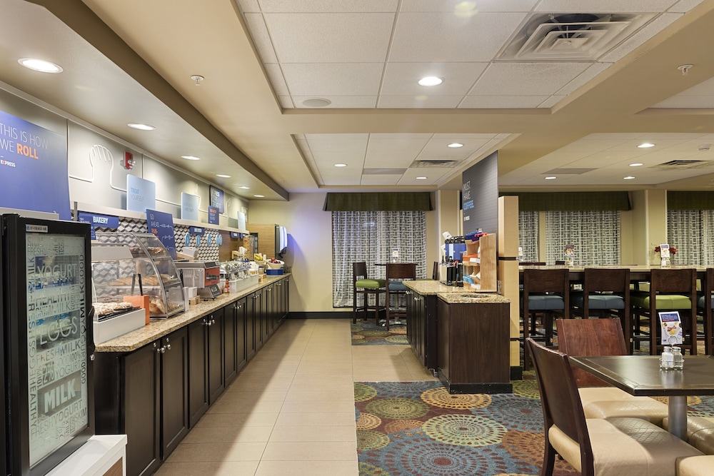 holiday inn express bloomington west by ihg