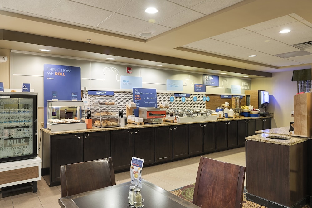 holiday inn express bloomington west by ihg