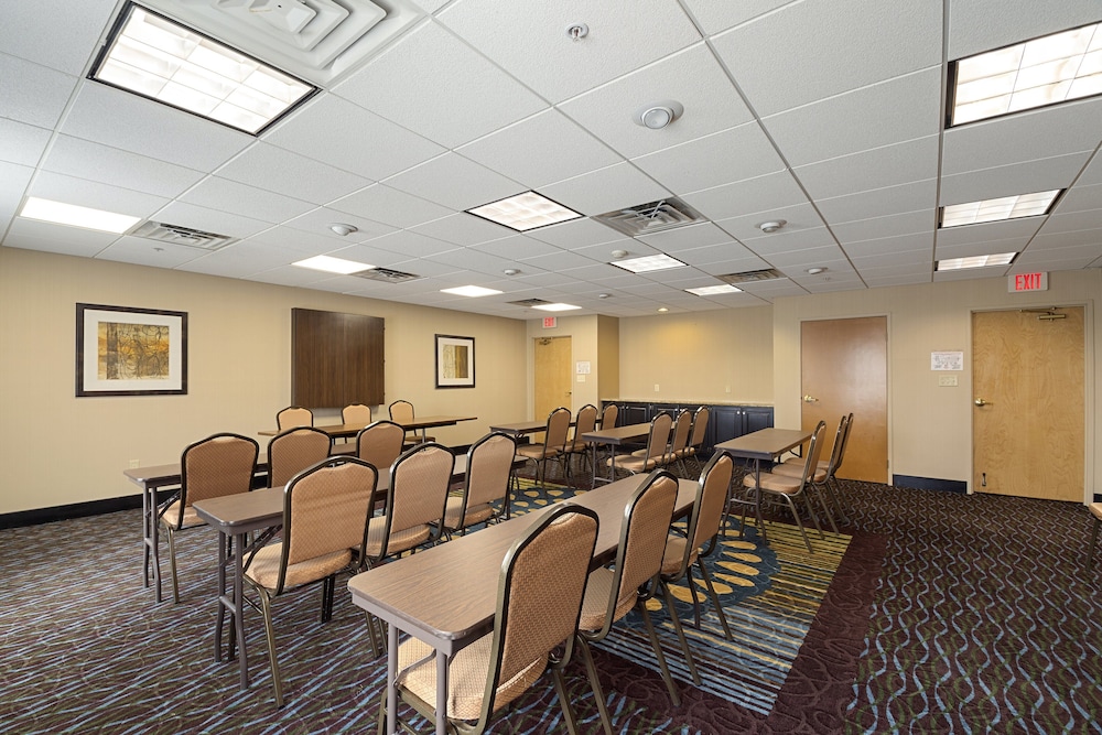 holiday inn express bloomington west by ihg