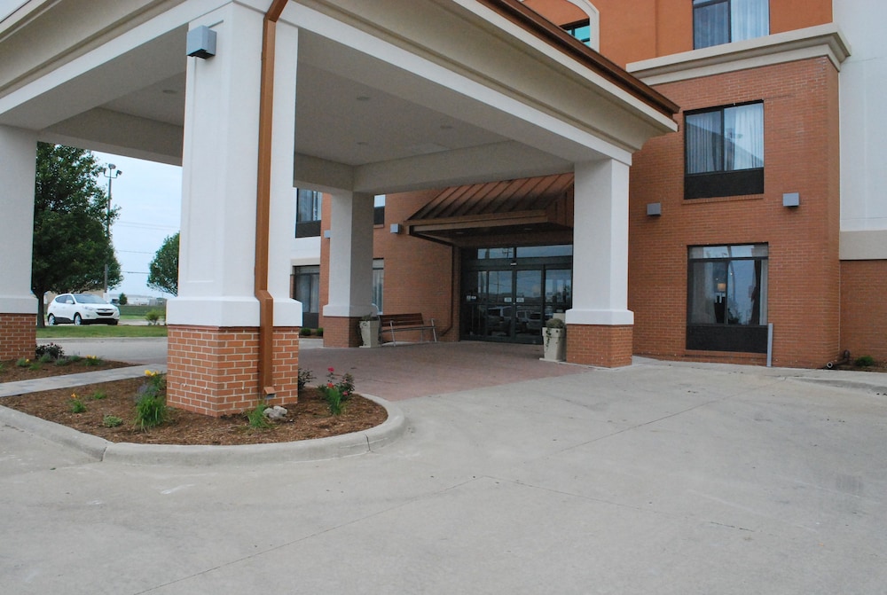 holiday inn express bloomington west by ihg