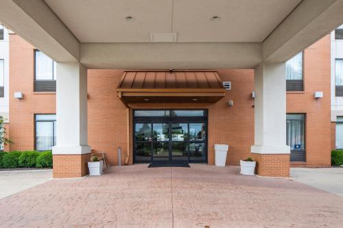 holiday inn express bloomington west by ihg