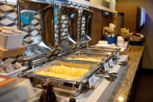 holiday inn express bloomington west by ihg