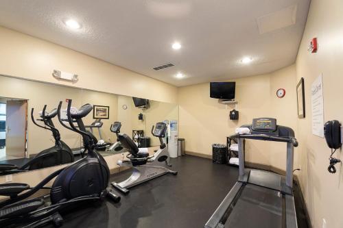 holiday inn express bloomington west by ihg