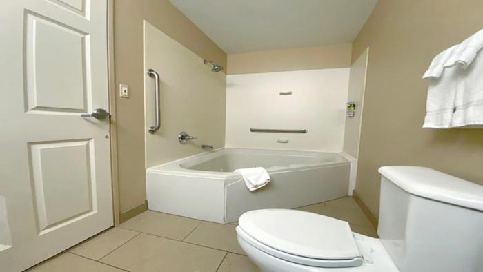 holiday inn express bloomington west by ihg