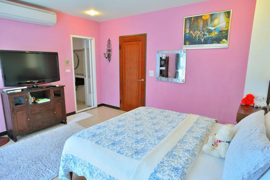white cotton candy bandb