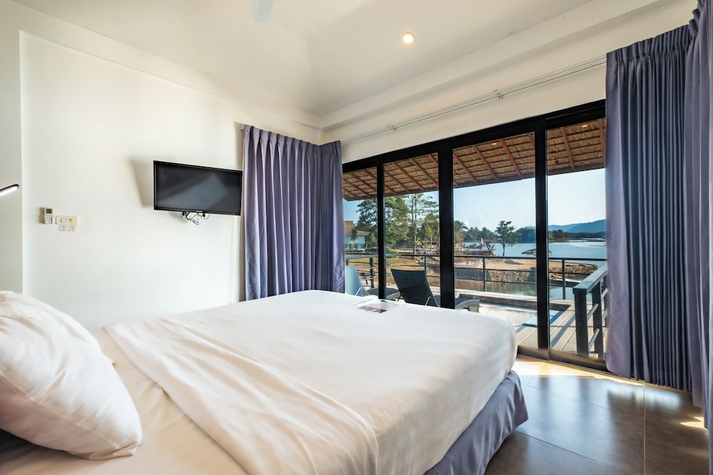 sanctuary nam ngum beach resort