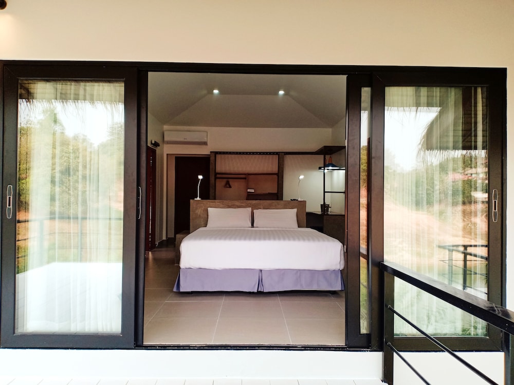 sanctuary nam ngum beach resort