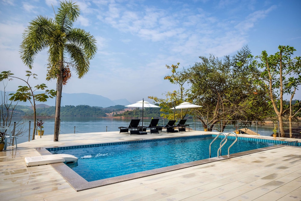 sanctuary nam ngum beach resort