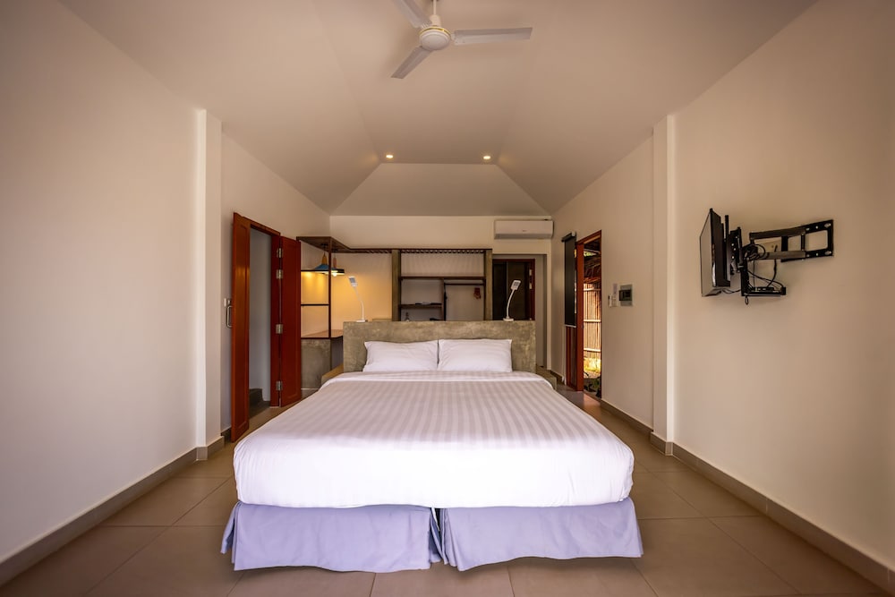 sanctuary nam ngum beach resort