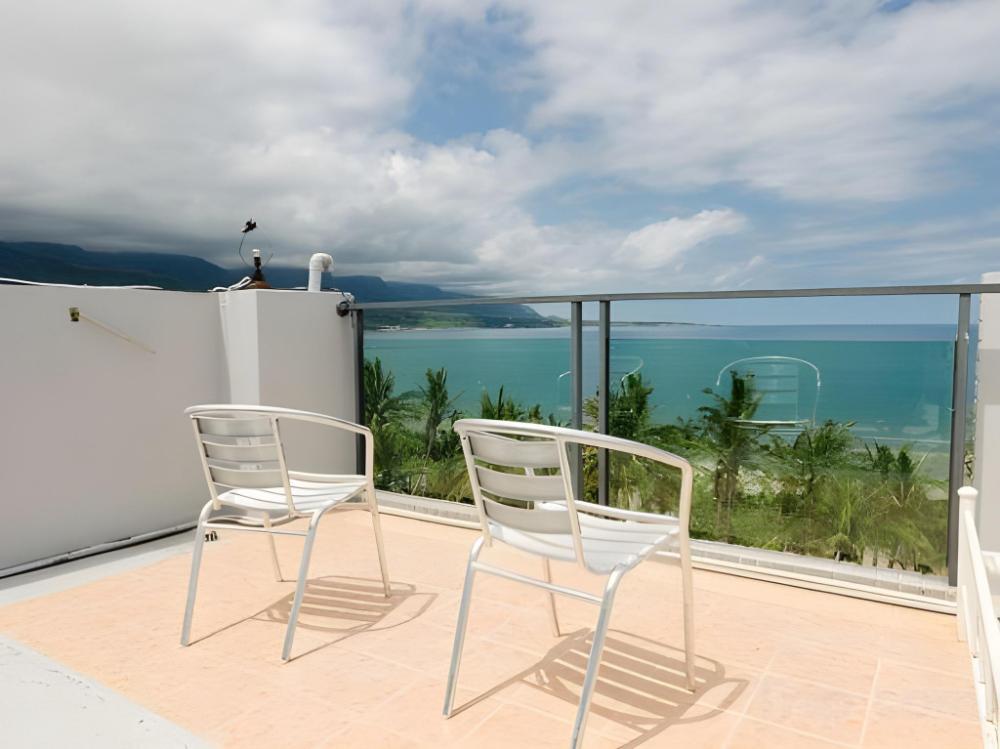 full mountain sea villa