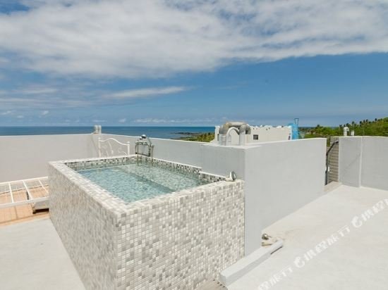 full mountain sea villa