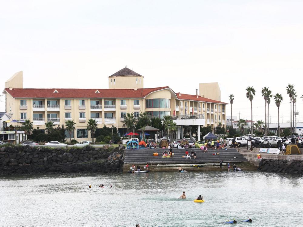 mega resort