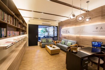 traveller inn zhongzheng library