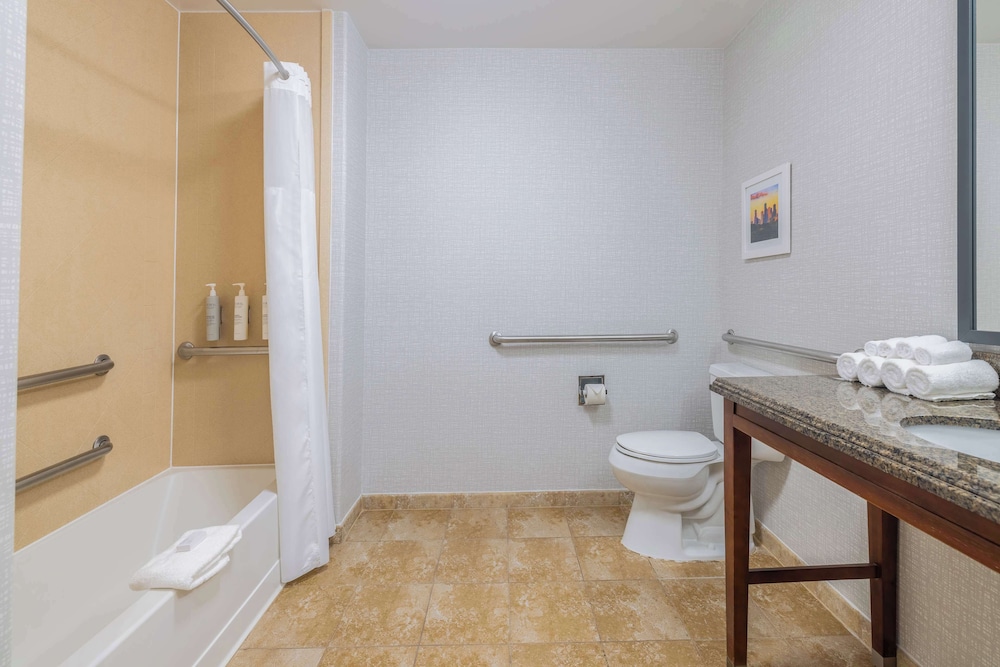 hampton inn and suites brenham