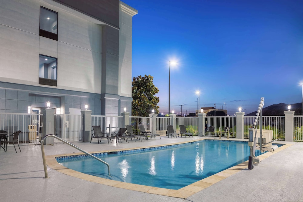 hampton inn and suites brenham