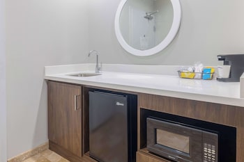 hampton inn and suites brenham