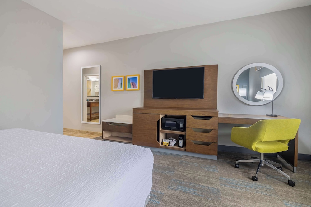 hampton inn and suites brenham