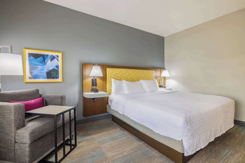 hampton inn and suites brenham