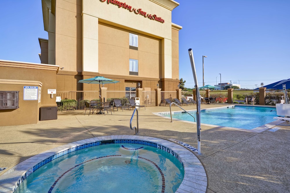 hampton inn and suites brenham