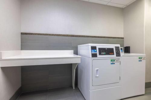 hampton inn and suites brenham