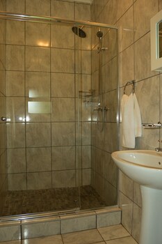Crystal Rose Lodge,Krugersdorp>>Johannesburg,3 star