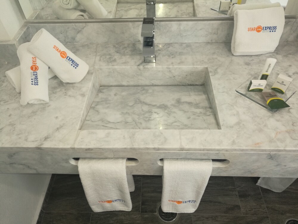 hotel star express puebla central capu