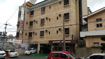 remnant guesthouse hostel