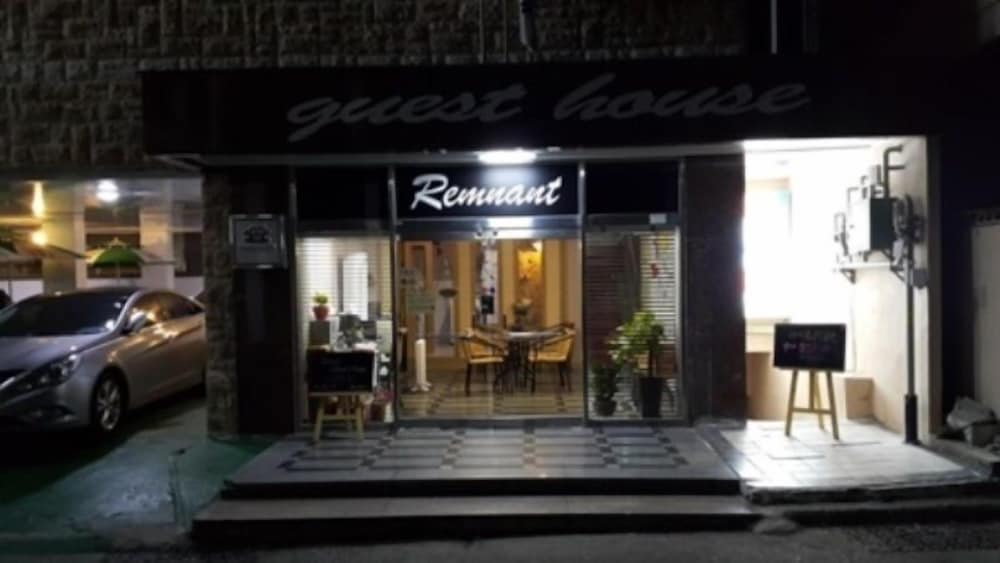 remnant guesthouse hostel