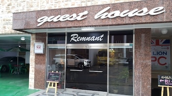 remnant guesthouse hostel