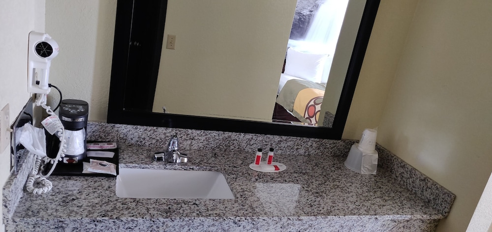 super 8 by wyndham rice lake