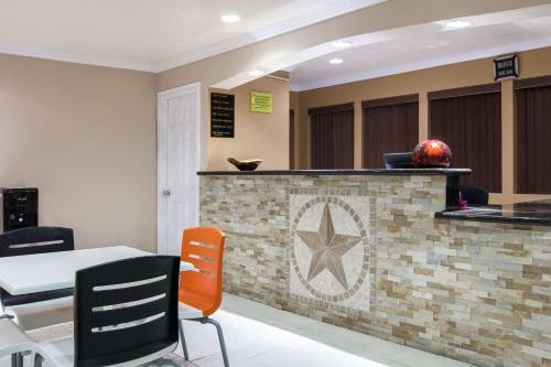 super 8 by wyndham sherman