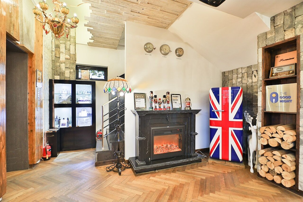 february hotel hwanggeum