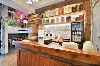 february hotel hwanggeum