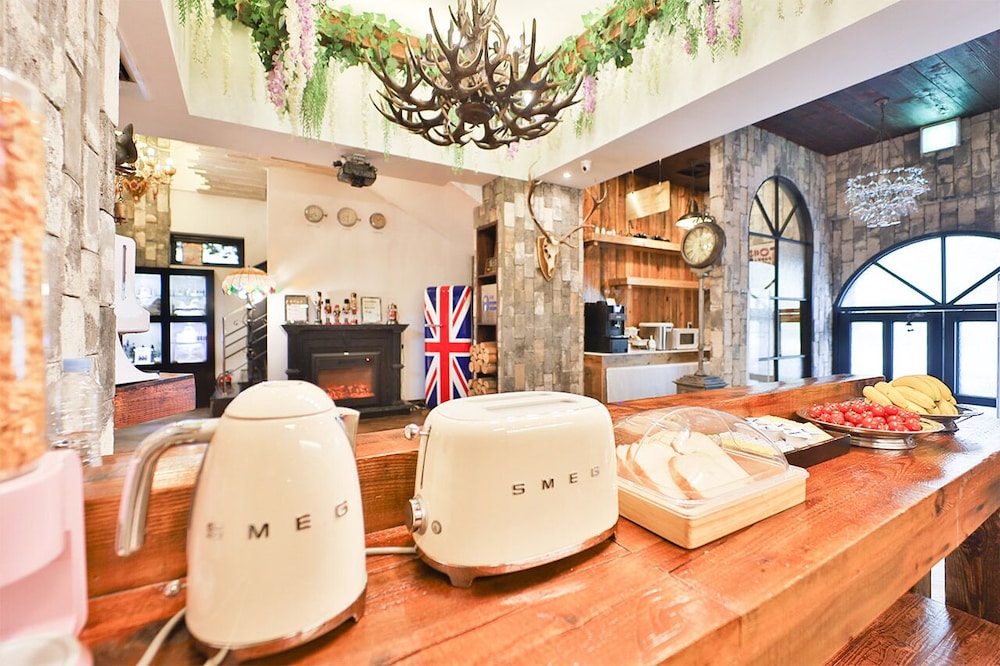 february hotel hwanggeum