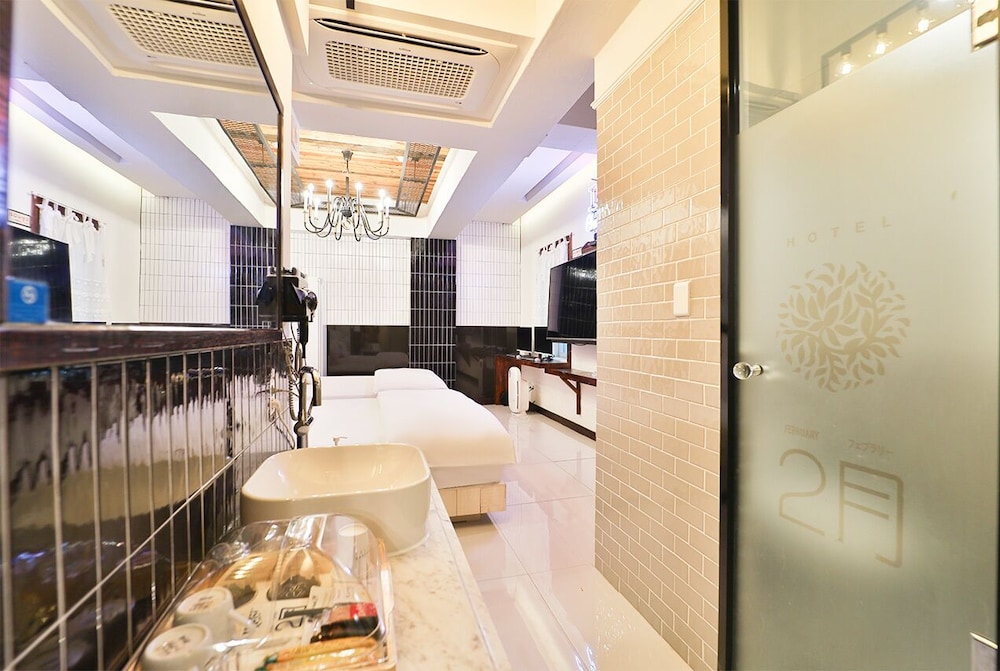 february hotel hwanggeum