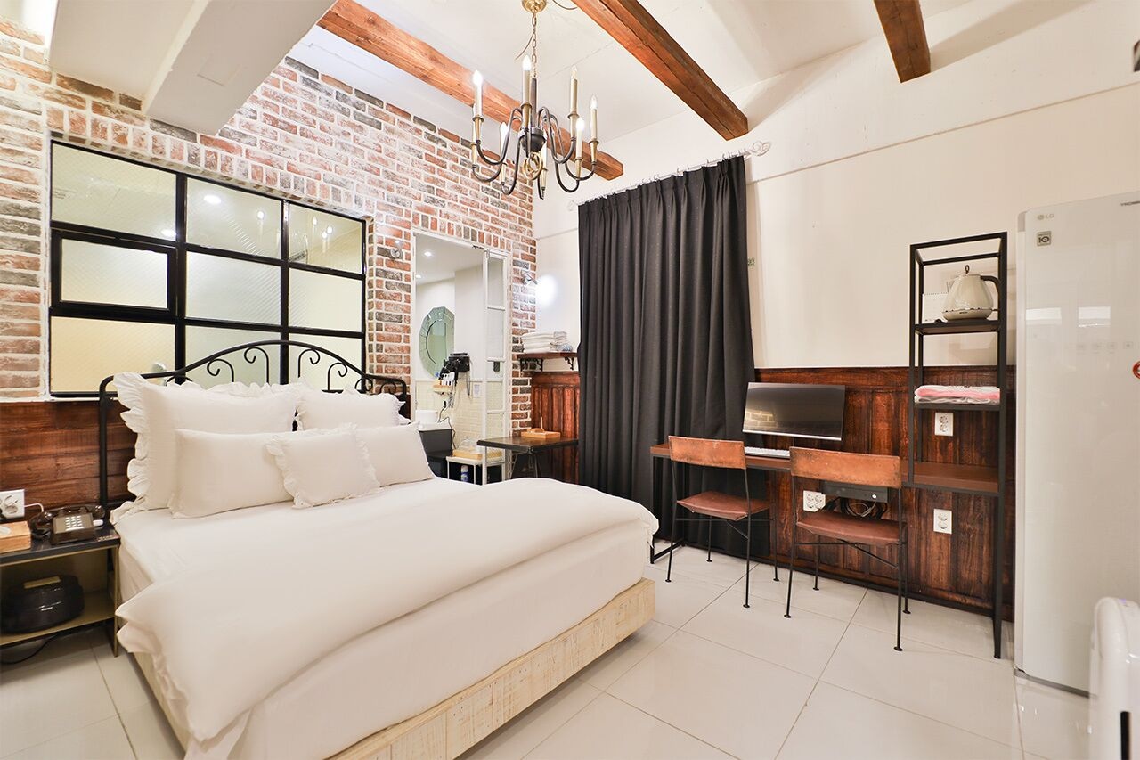 february hotel hwanggeum