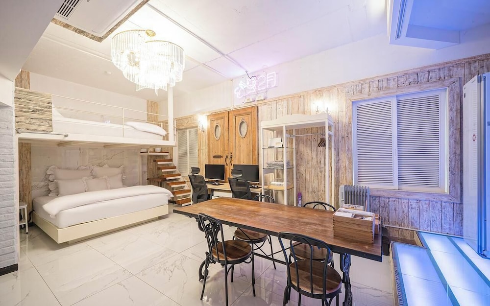 february hotel hwanggeum