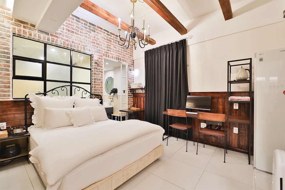 february hotel hwanggeum