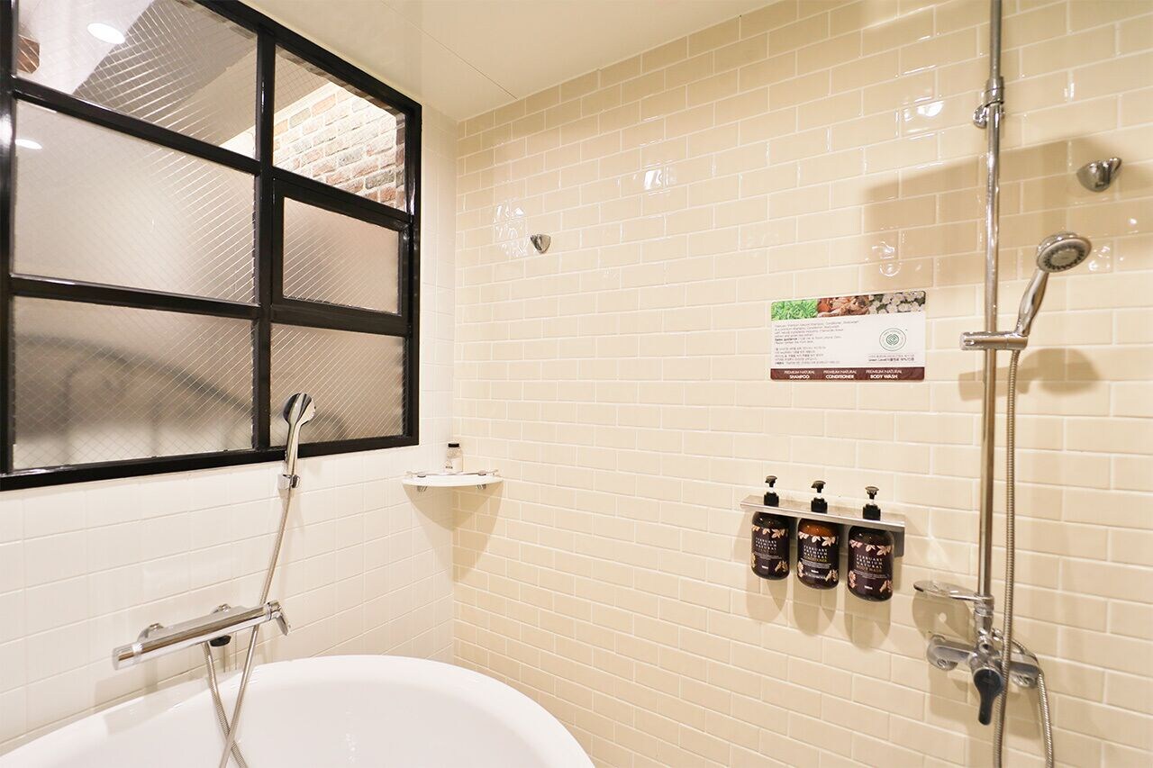 february hotel hwanggeum