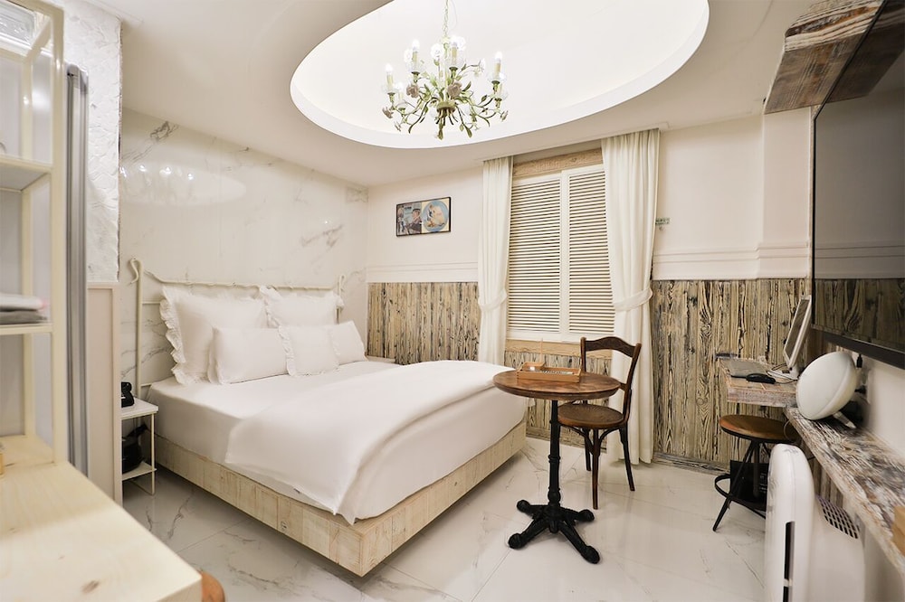 february hotel hwanggeum