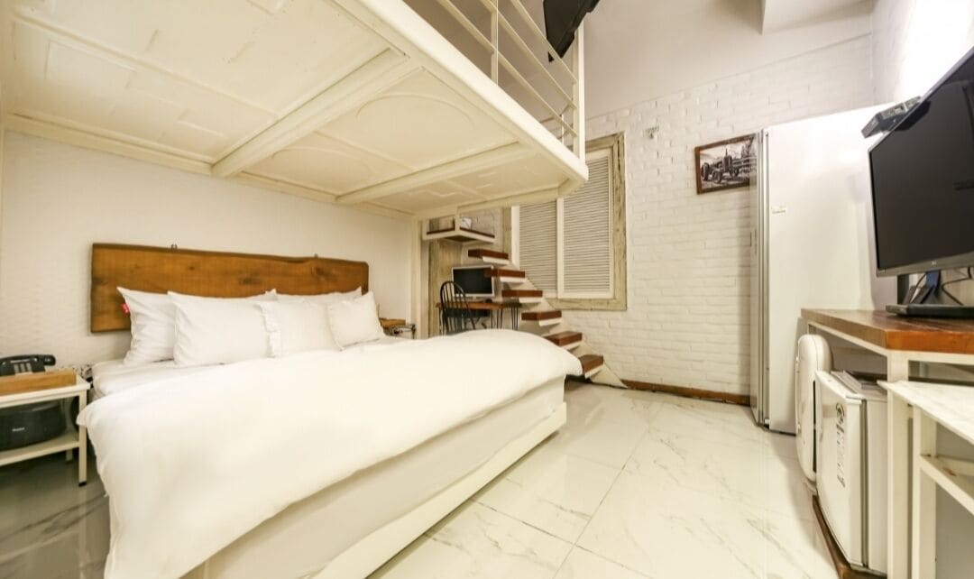 february hotel hwanggeum