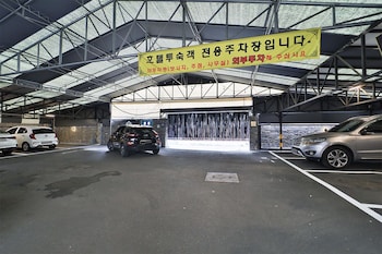 february hotel hwanggeum