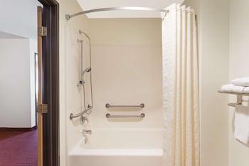 super 8 by wyndham verona madison