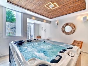 aella residence