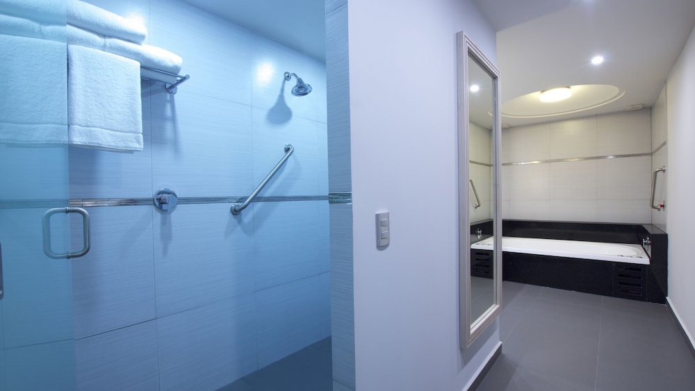holiday inn express mexico toreo by ihg