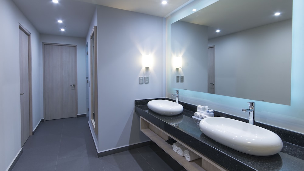 holiday inn express mexico toreo by ihg