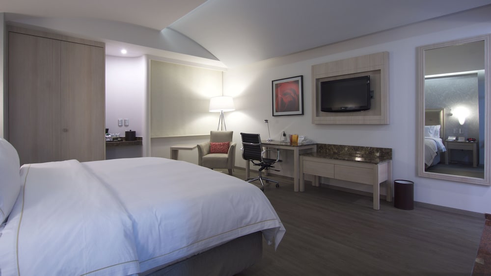 holiday inn express mexico toreo by ihg