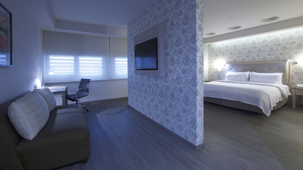 holiday inn express mexico toreo by ihg