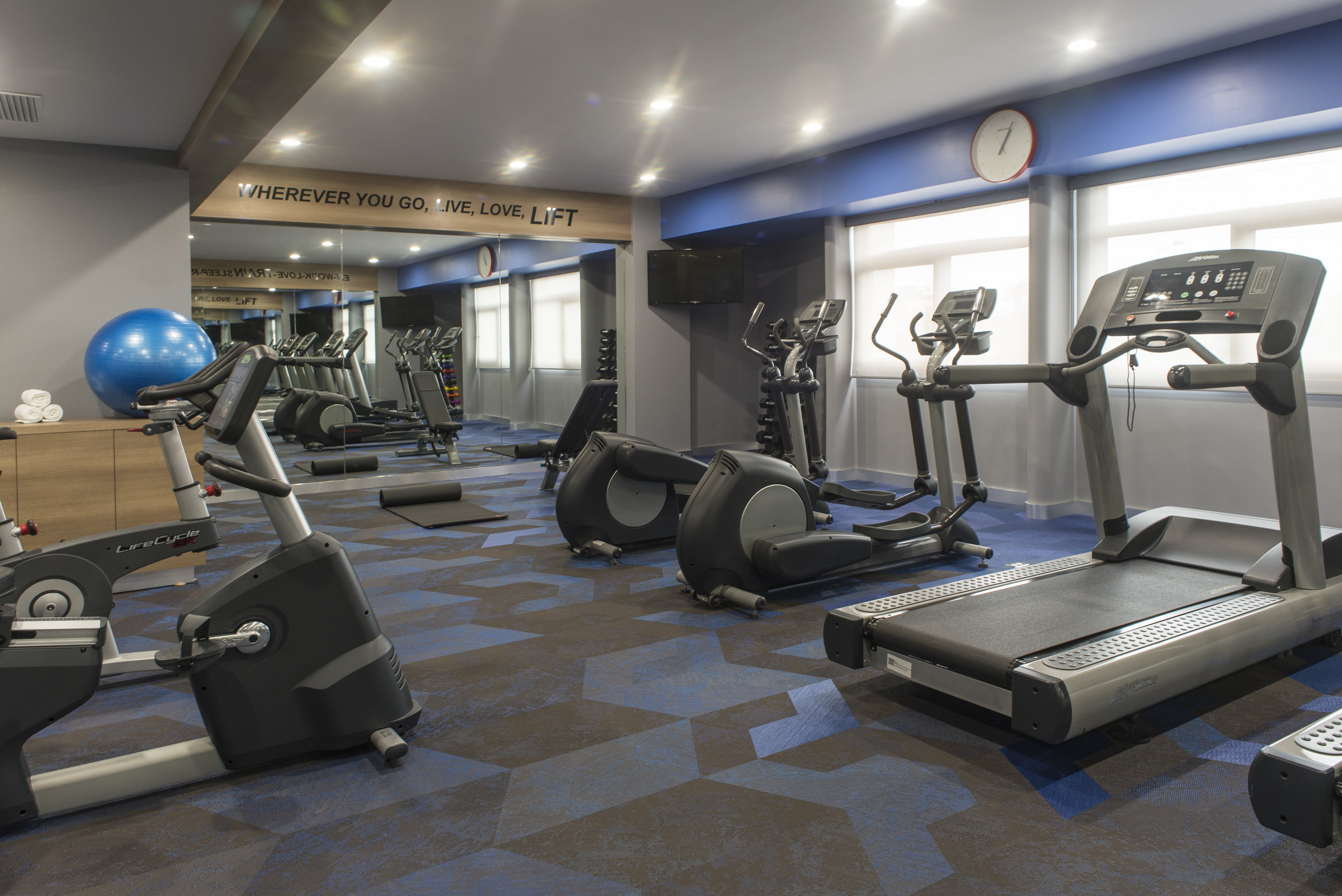 holiday inn express mexico toreo by ihg